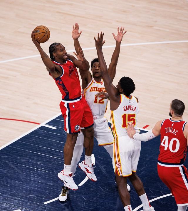 洛杉矶快船球员再次取得胜利 洛杉矶快船球员再次取得胜利