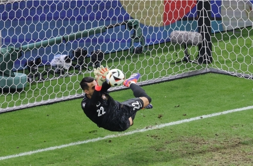 斯洛文尼亚队击败西班牙，豪取16强资格！