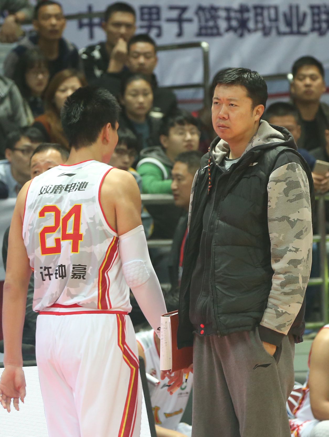 八一队主场击败福建队，发挥稳定