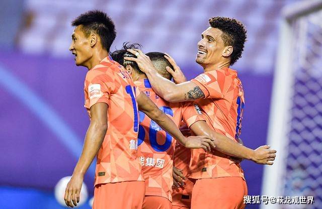 熊猫体育官方-上海申鑫轻松击败广州富力，继续领跑