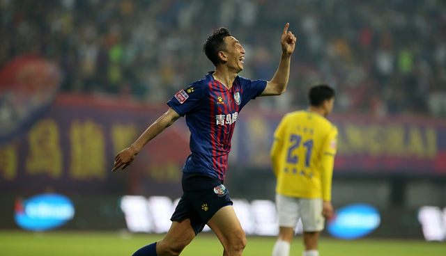 上海申鑫轻松击败广州富力,继续领跑 上海申鑫轻松击败广州富力,继续领跑