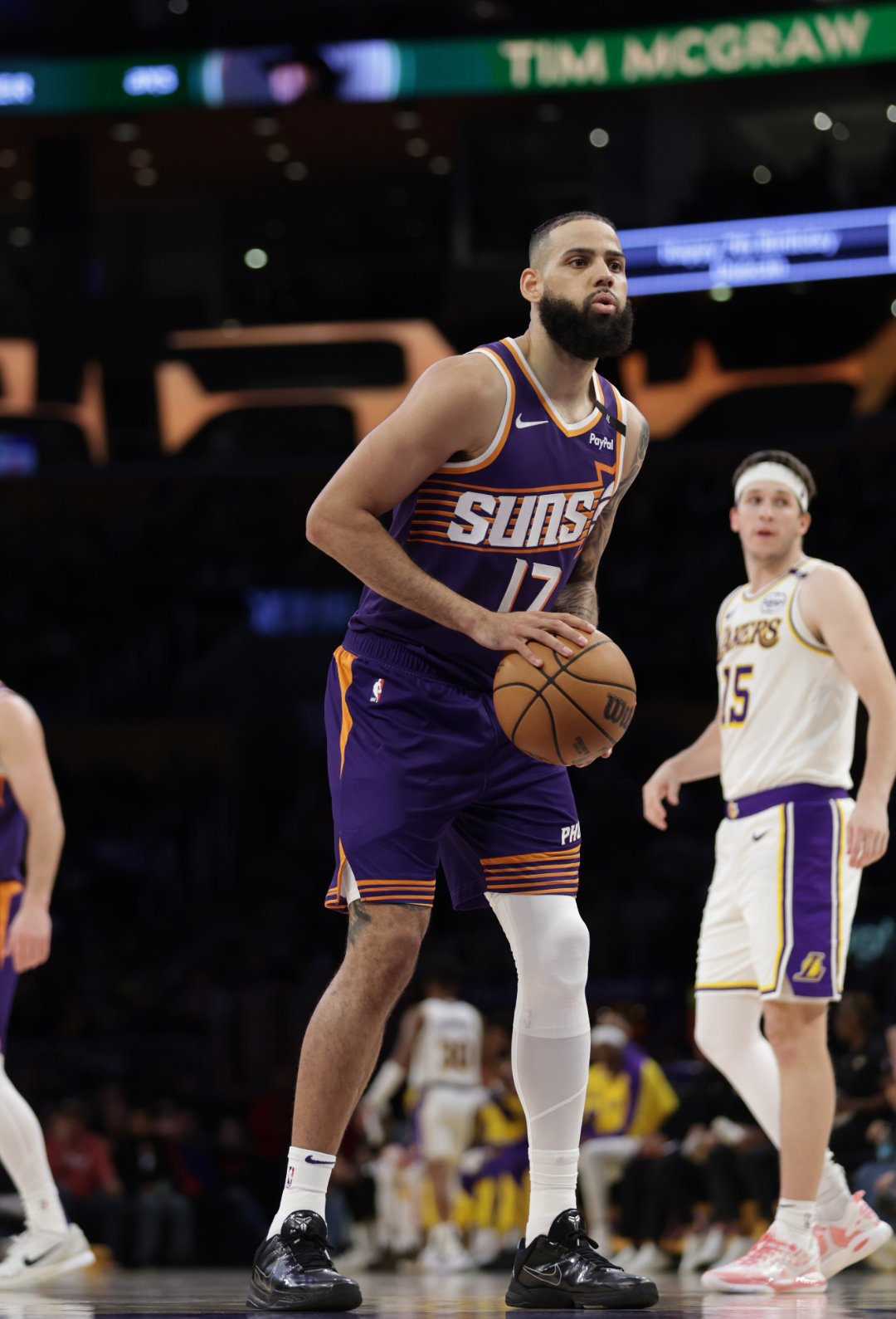 湖人轻取步行者，保罗点燃赛场的简单介绍